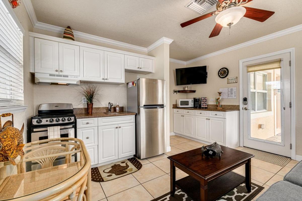 Walkable To Restaurants And Steps To The Beach! - Coconut Villa'S Suite 10 St. Pete Beach Exteriér fotografie